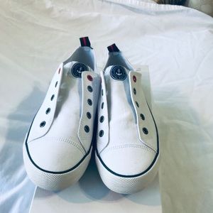 NWT white lace less sneaker